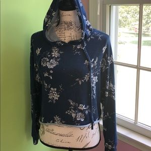 📚 Rue 21 | Rose Print Long Sleeve Crop Top